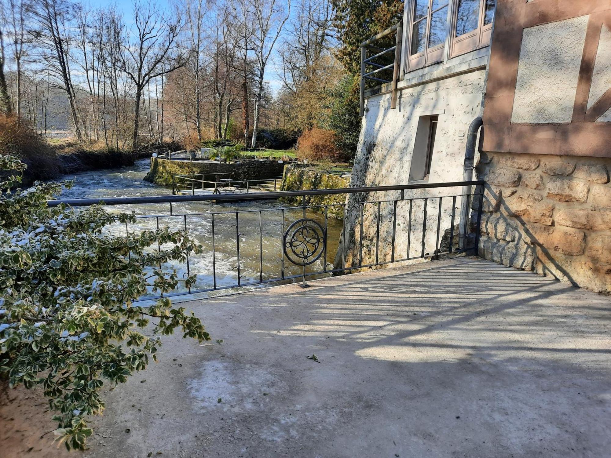 Отель Charme Au Fil De L'Eau Vendieres Экстерьер фото